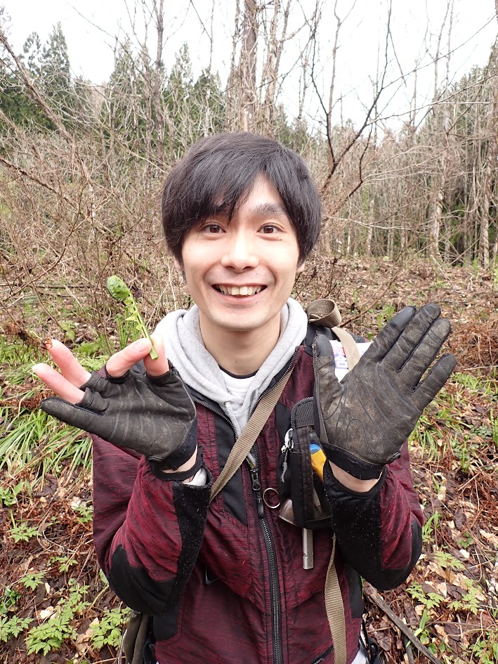 松橋翔さんの写真 - 明るい緑の背景