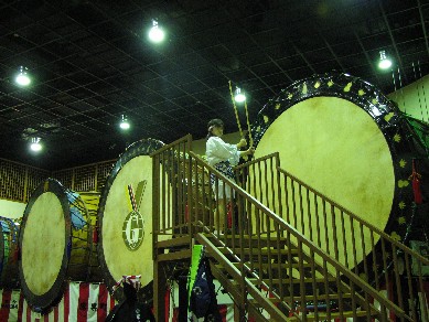 大太鼓の館に展示された大太鼓の画像